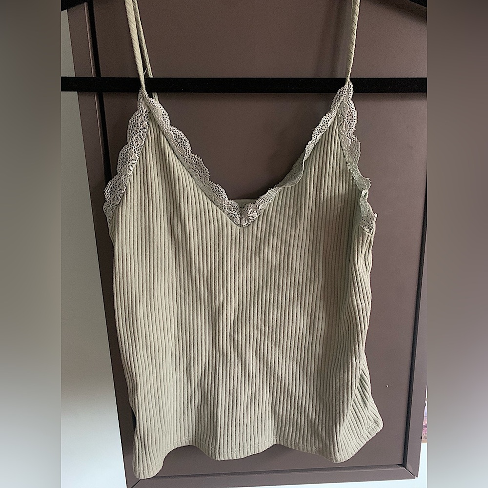 Ribbed tank with lace trim
